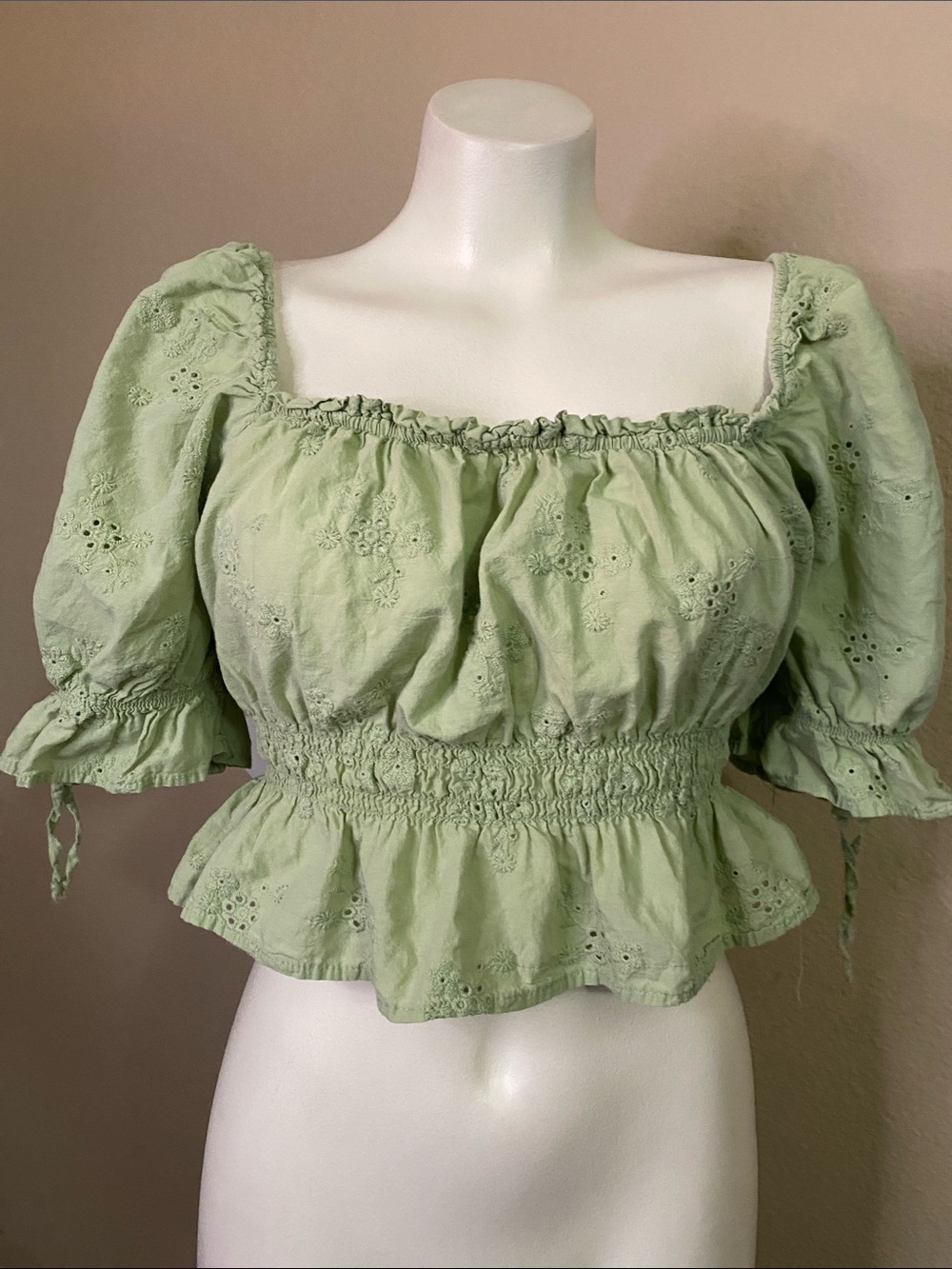 Ambiance Light Sage Green Eyelet Puff Sleeve Crop peasant boho Top L